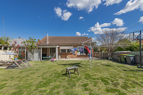 Selling Houses Australia S13 EP 1 Waratah NSW Read the Blog Luxaflex